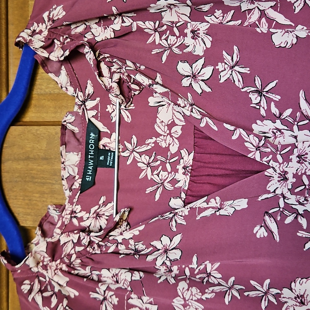 41 Hawthorn Floral Sleeveless Top - Picture 3 of 6